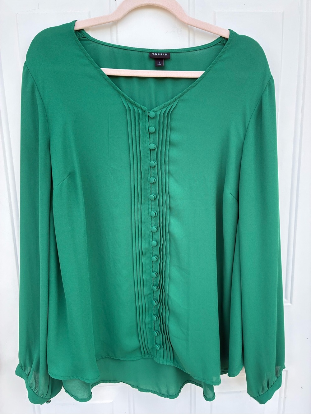 Torrid women’s plus emerald green Size 2 button-placket chiffon airy blouse